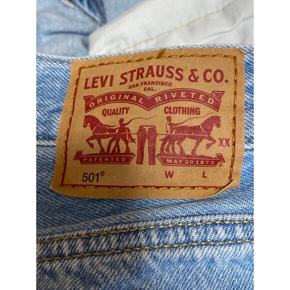 Levi's 501 Women's Blue High Waisted Frayed Raw Hem Denim Jeans Shorts Size 27 - Picture 6 of 6